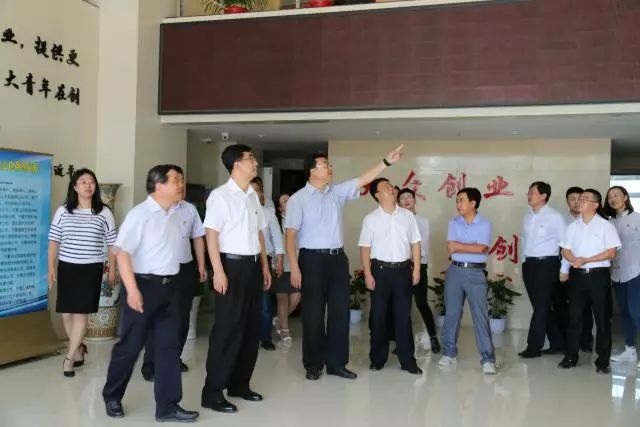 共青团中央书记处第一书记秦宜智调研六盘山创客汇